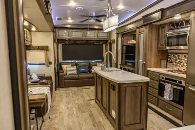 2018 Keystone Montana 3811MS photo 18