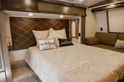2018 Keystone Montana 3811MS photo 44
