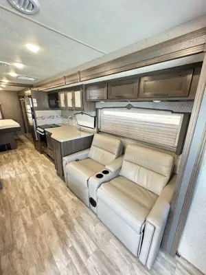 2021 Thor Motor Coach Hurricane 29M photo 10