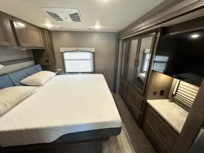 2021 Thor Motor Coach Hurricane 29M photo 14