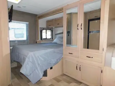 2020 Thor Chateau 24F photo 16