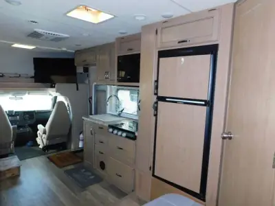 2020 Thor Chateau 24F photo 13