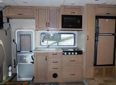 2020 Thor Chateau 24F photo 11