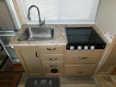 2020 Thor Chateau 24F photo 12