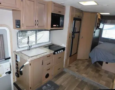 2020 Thor Chateau 24F photo 10