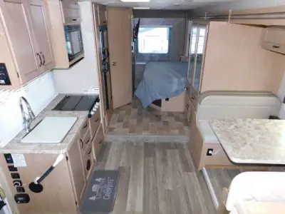 2020 Thor Chateau 24F photo 7
