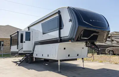 2026 Brinkley Luxury Mid-Sized Fifth Wheels Model Z 3600 photo 7