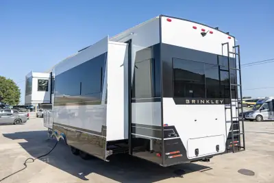 2026 Brinkley Luxury Mid-Sized Fifth Wheels Model Z 3600 photo 3