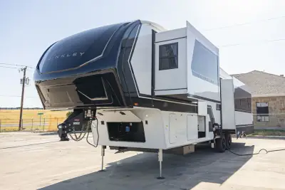 2026 Brinkley Luxury Mid-Sized Fifth Wheels Model Z 3600 photo 2