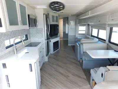 2021 Fleetwood Southwind 35K photo 12