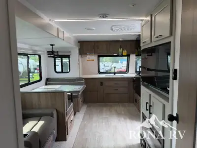 2026 Coachmen Freedom Express Ultra Lite 259FKDS photo 17