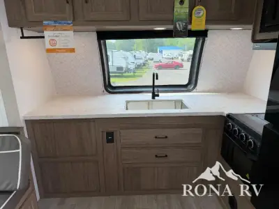 2026 Coachmen Freedom Express Ultra Lite 259FKDS photo 4