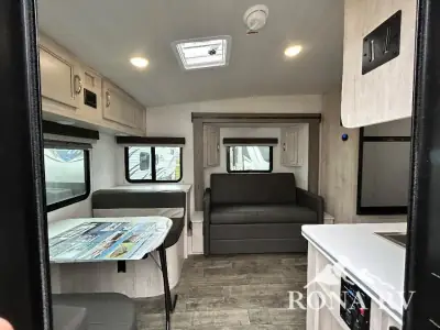 2026 Gulf Stream Vista Cruiser 23RSS photo 3