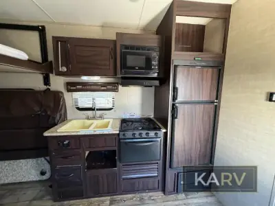 2018 Pacific Coachworks Panther 25FSB photo 12