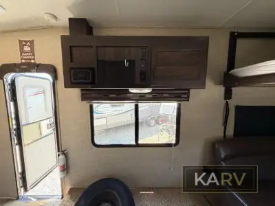 2018 Pacific Coachworks Panther 25FSB photo 18