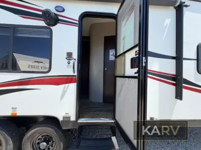 2018 Pacific Coachworks Panther 25FSB photo 9
