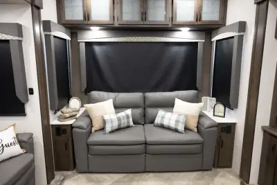 2021 Winnebago Voyage V3134RL photo 14