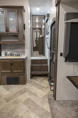 2021 Winnebago Voyage V3134RL photo 26