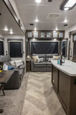 2021 Winnebago Voyage V3134RL photo 27