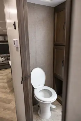 2021 Winnebago Voyage V3134RL photo 36