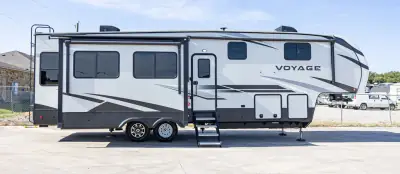 2021 Winnebago Voyage V3134RL photo 7