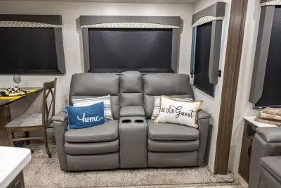 2021 Winnebago Voyage V3134RL photo 12