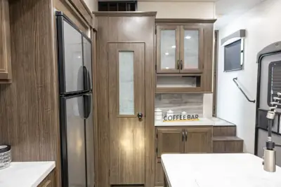2021 Winnebago Voyage V3134RL photo 21