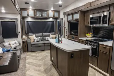 2021 Winnebago Voyage V3134RL photo 8