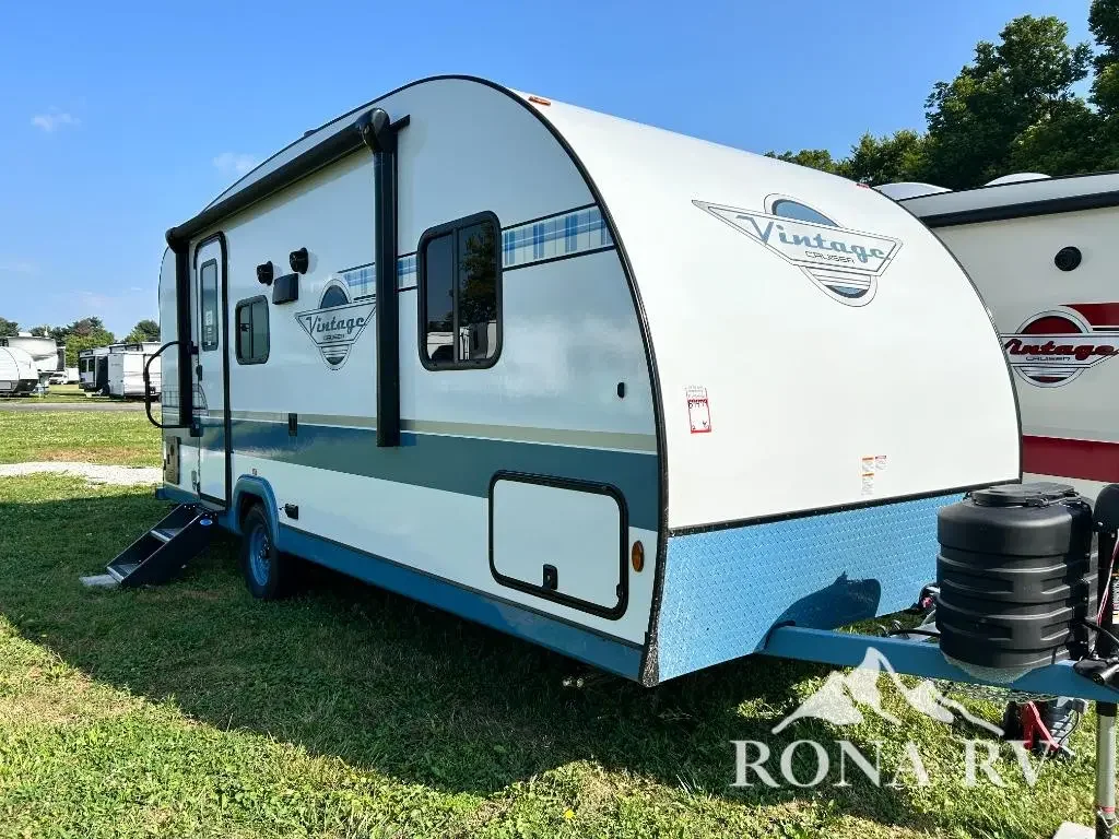 2026 Gulf Stream Vintage Cruiser 19CSK exterior