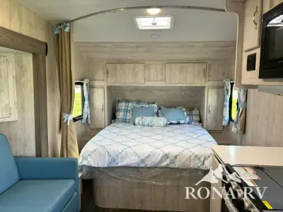 2026 Gulf Stream Vintage Cruiser 19CSK photo 3