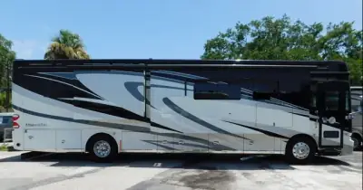 2015 Tiffin Motorhomes Allegro 40SP photo 2