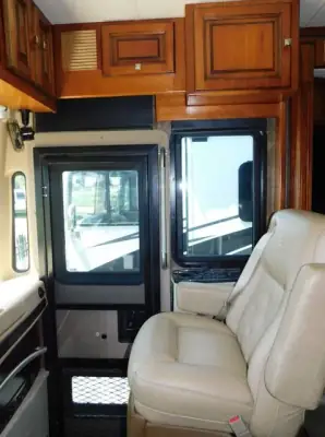 2015 Tiffin Motorhomes Allegro 40SP photo 9