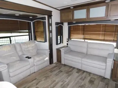 2020 Keystone Cougar 315RLS photo 18