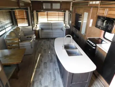 2020 Keystone Cougar 315RLS photo 7