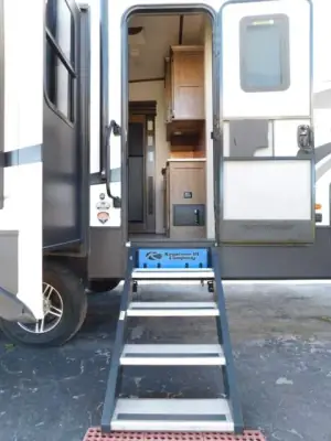 2020 Keystone Cougar 315RLS photo 6