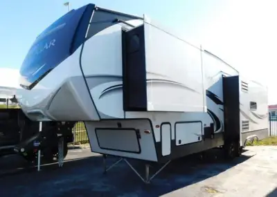 2020 Keystone Cougar 315RLS photo 3
