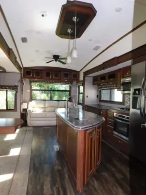 2017 Jayco Pinnacle 36FBTS photo 6