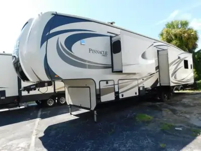 2017 Jayco Pinnacle 36FBTS photo 2