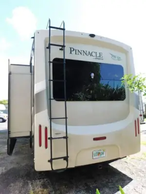 2017 Jayco Pinnacle 36FBTS photo 4