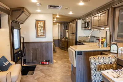 2019 Winnebago Sightseer 33C photo 8