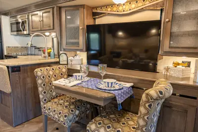 2019 Winnebago Sightseer 33C photo 9
