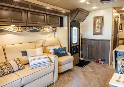 2019 Winnebago Sightseer 33C photo 10