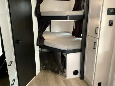 2026 Jayco Jay Feather 29BHB photo 13