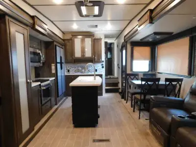 2019 Keystone Montana High Country 330RL photo 10