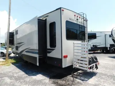 2019 Keystone Montana High Country 330RL photo 6