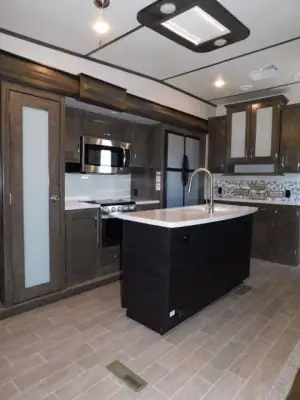 2019 Keystone Montana High Country 330RL photo 13