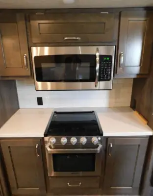 2019 Keystone Montana High Country 330RL photo 17