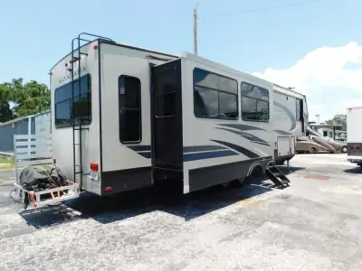 2019 Keystone Montana High Country 330RL photo 5