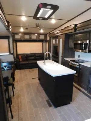 2019 Keystone Montana High Country 330RL photo 9