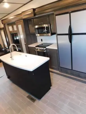 2019 Keystone Montana High Country 330RL photo 14
